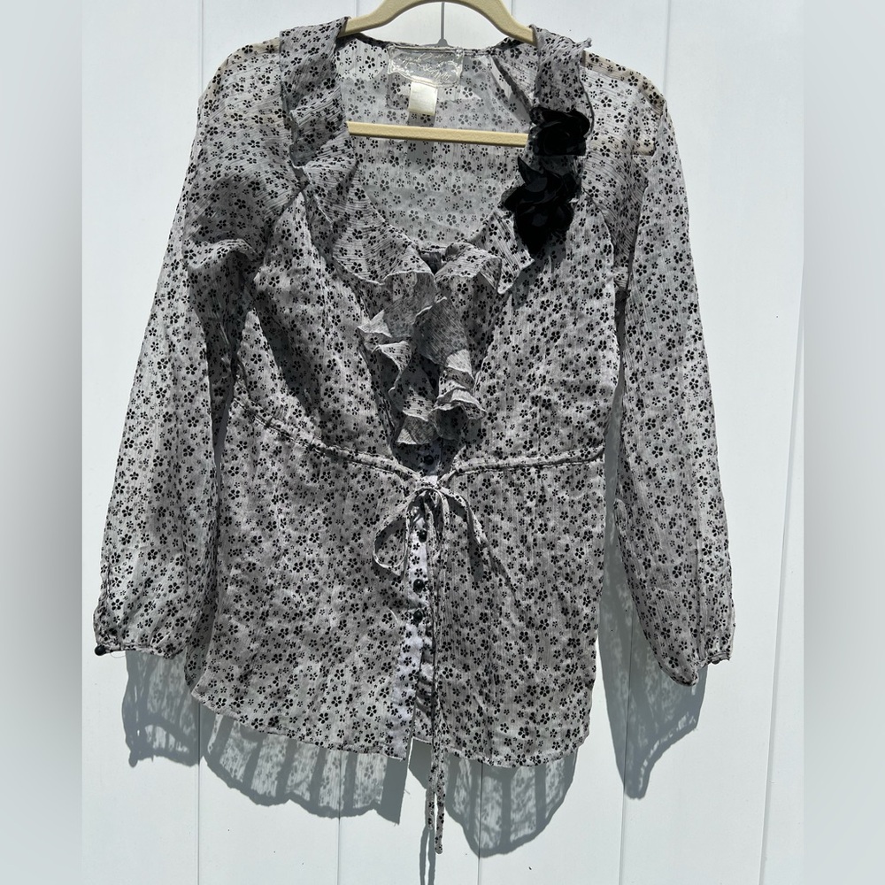 NICK & ME Gray And Black Floral Buttoned Ruffle Blouse Chic Shirt Size Medium